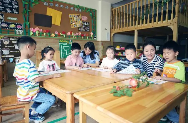 许昌市公安局全员在岗守护国庆假期 民警幼儿临时托管班解除后顾之忧