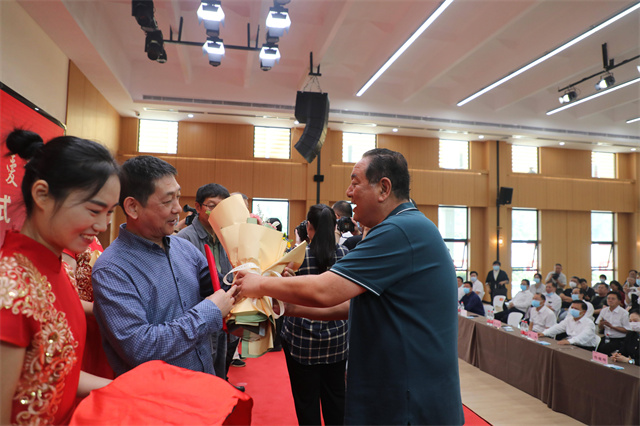 焦作：龙佰国际康养城惊艳亮相 重阳节举办书法绘画摄影大奖赛