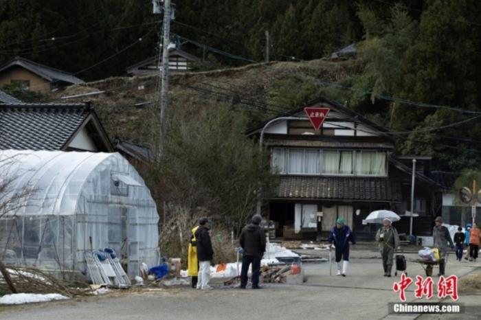 日本能登半岛发生7.6级地震引发海啸和火灾导致超百栋房屋被烧毁