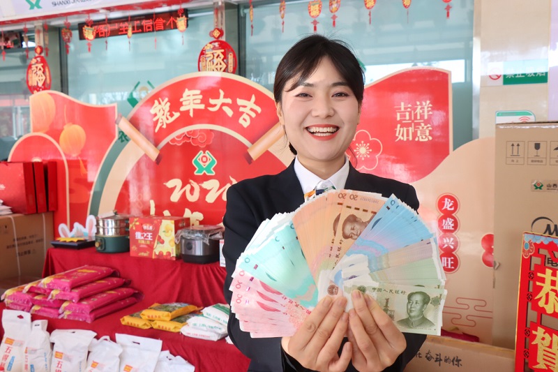 绛县农商银行推出：“换新钱、送对联、过大年”活动——让您红红火火过大年
