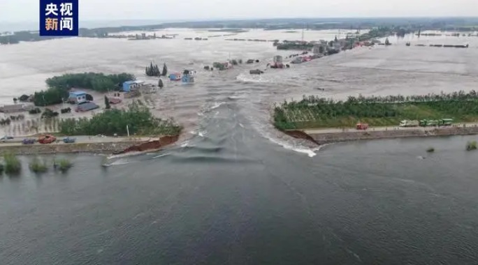 湖南洞庭湖发生决堤 超5千群众紧急转移至安全地带